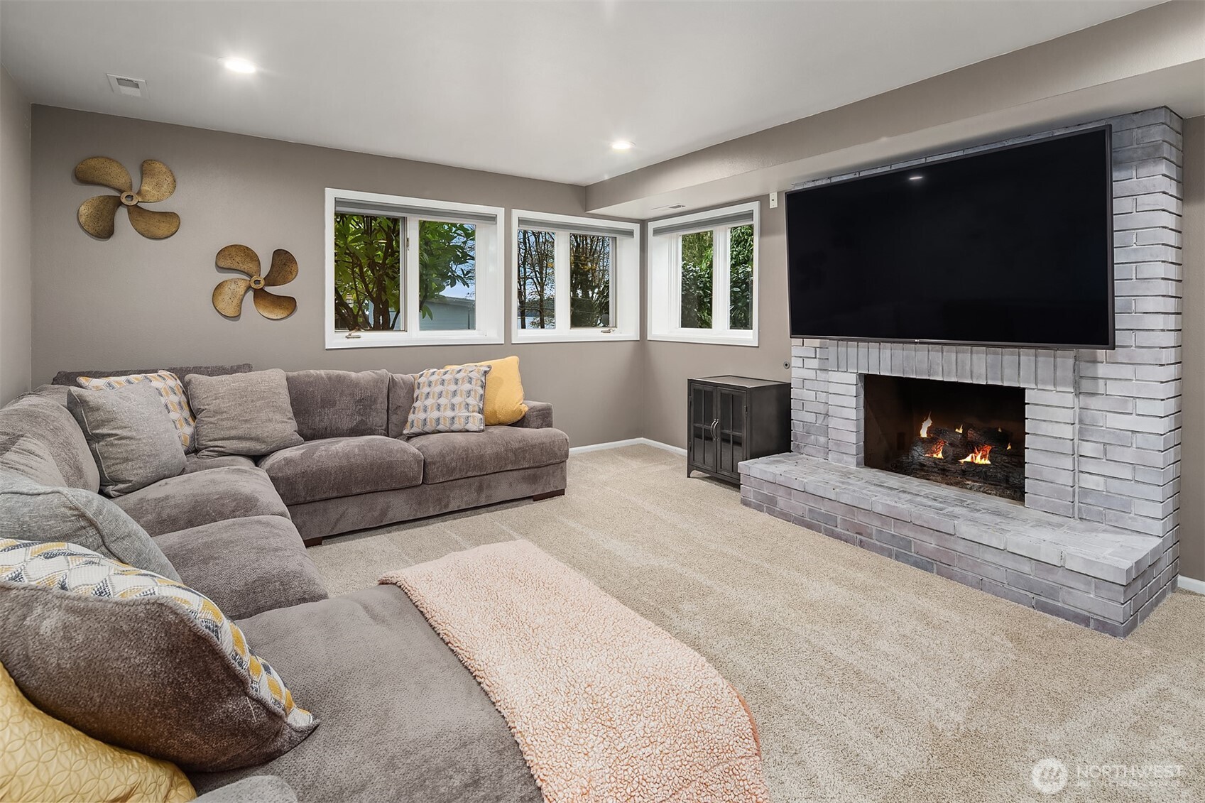 8430 Talbot Road Edmonds, WA 98026 - Photo 23 of 38 Gallery Image 23