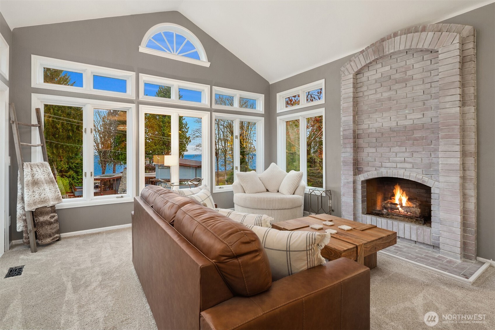 8430 Talbot Road Edmonds, WA 98026 - Photo 4 of 38 Gallery Image 4
