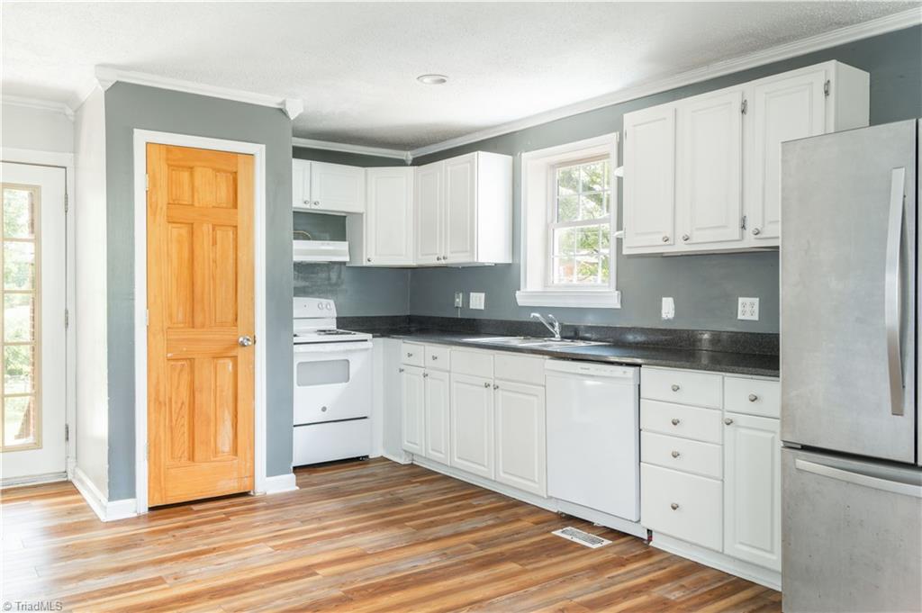 5083 Baux Mountain Road Winston-Salem, NC 27105 - Photo 15 of 39