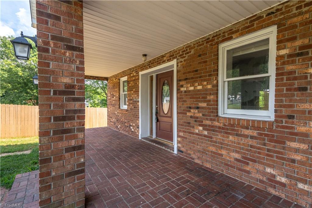 5083 Baux Mountain Road Winston-Salem, NC 27105 - Photo 2 of 39