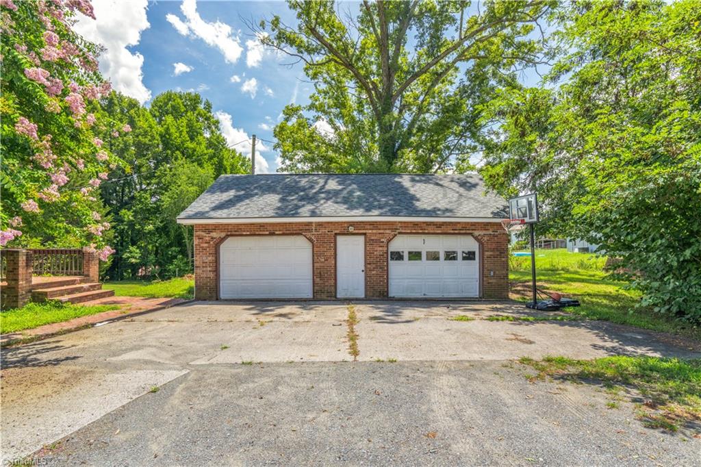 5083 Baux Mountain Road Winston-Salem, NC 27105 - Photo 4 of 39