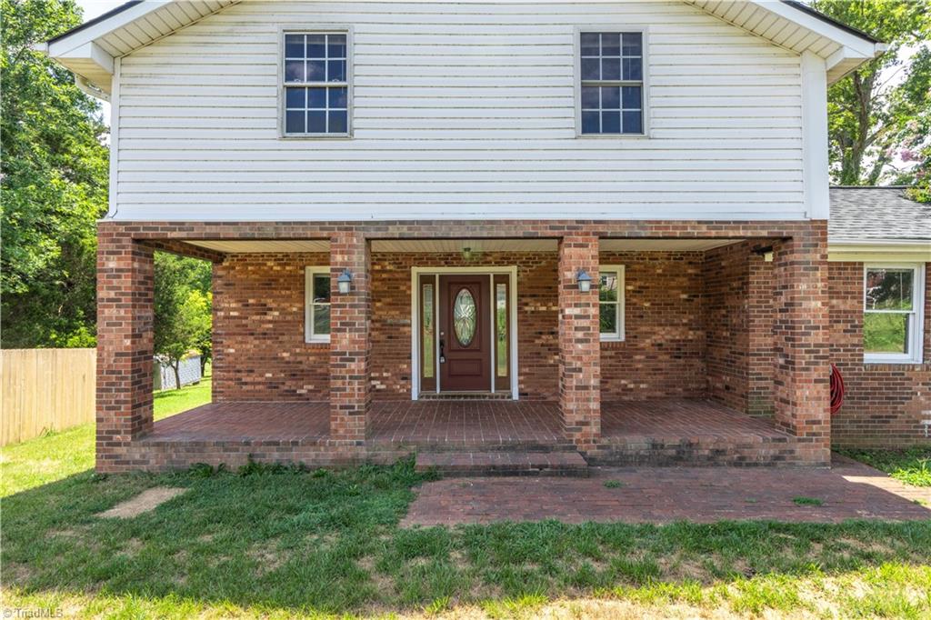 5083 Baux Mountain Road Winston-Salem, NC 27105 - Photo 5 of 39