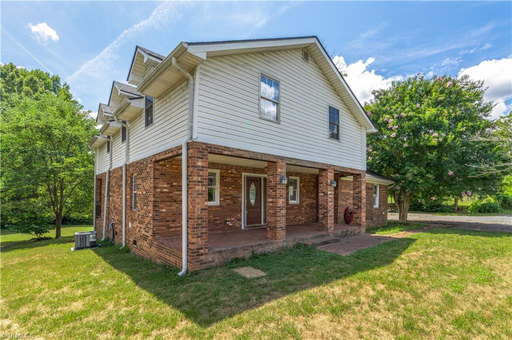 5083 Baux Mountain Road Winston-Salem, NC 27105 - Photo 6 of 39