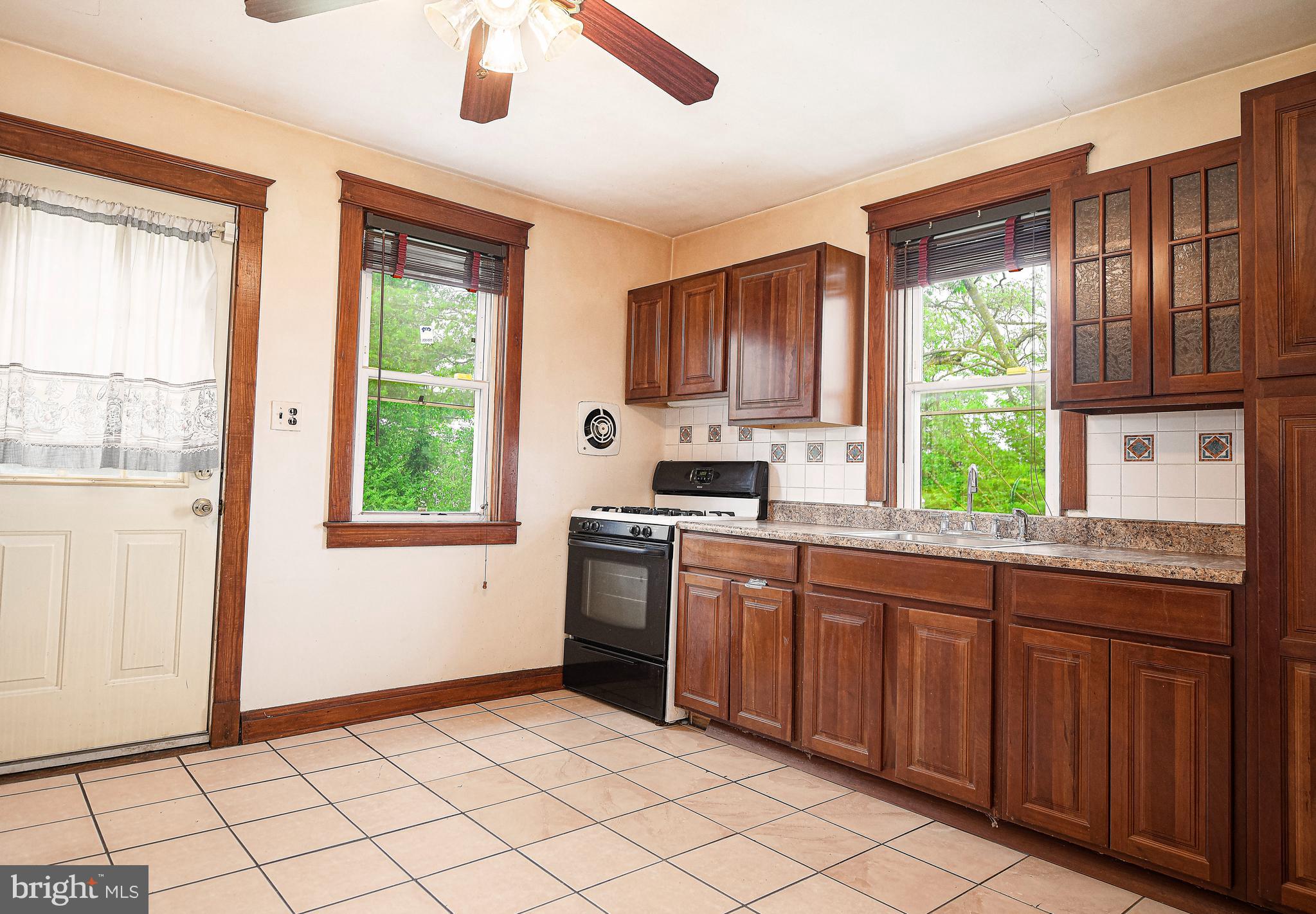 3608 East Joppa Road Baltimore, MD 21234 - Photo 11 of 29 Kitchen w/ door to backyard
