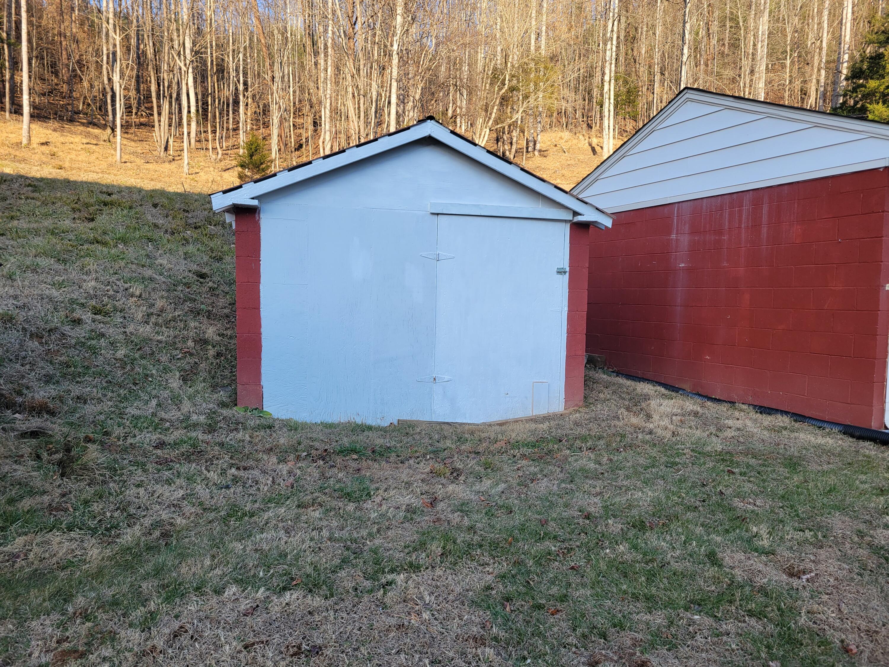 390 Riverbrook Road Henry, VA 24102 - Photo 33 of 65 32