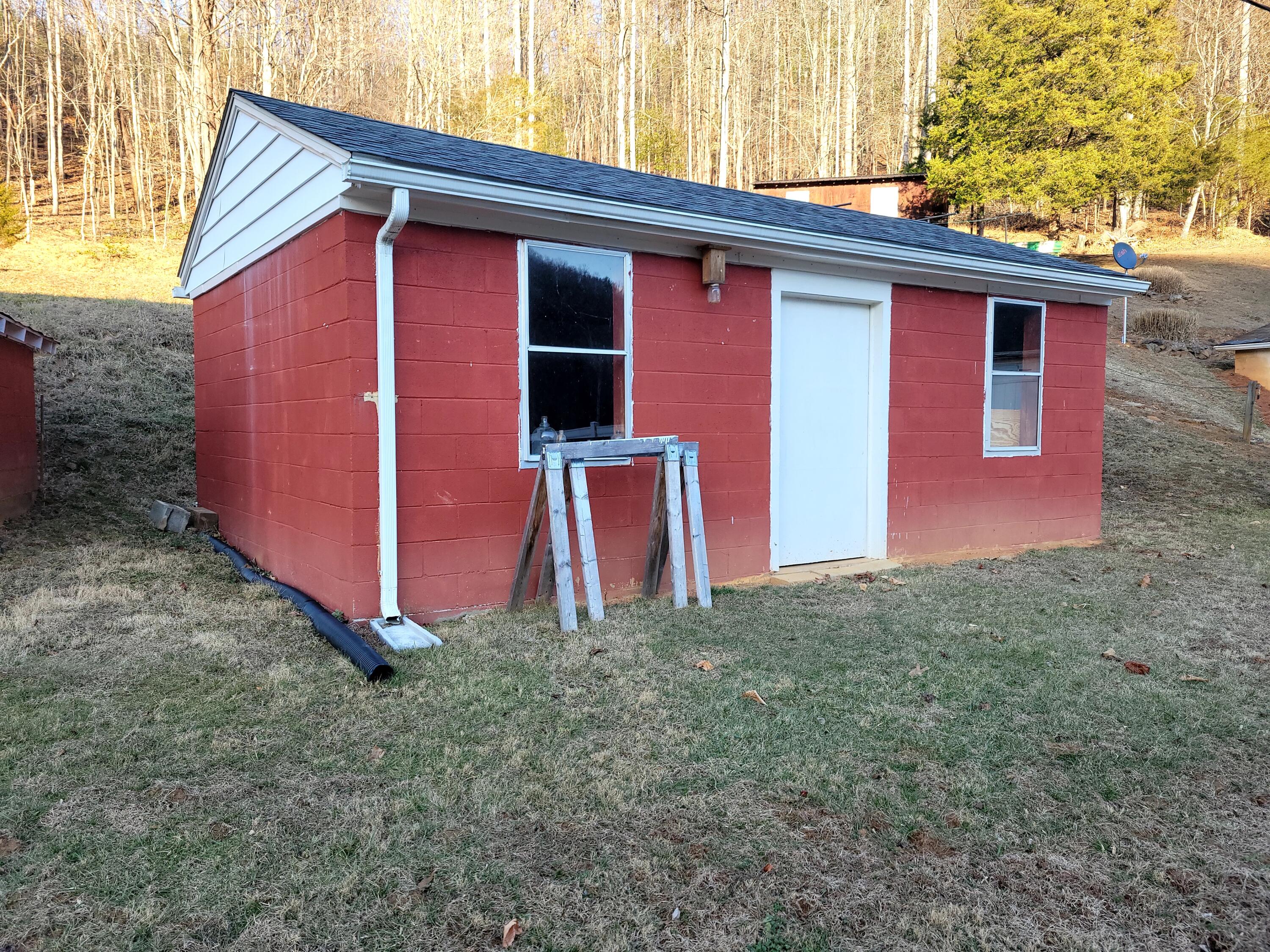 390 Riverbrook Road Henry, VA 24102 - Photo 35 of 65 34