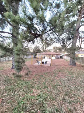 a view of yard with tree