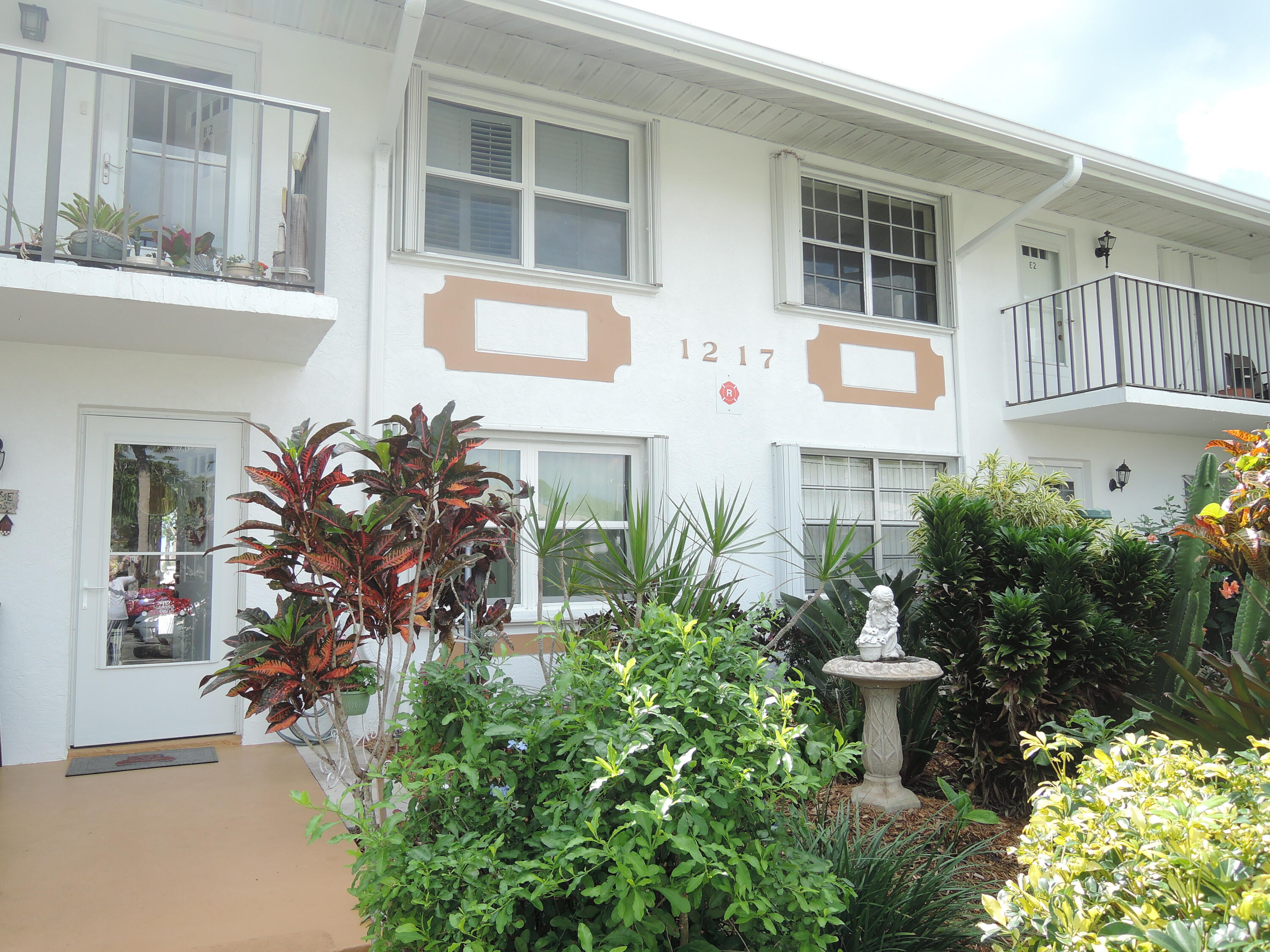 1217 South Lakes End Dr Unit B1  