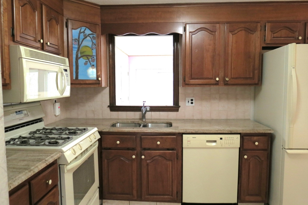 7 Carriage Road North Billerica, MA 01862 - Photo 11 of 32 Gallery Image 11