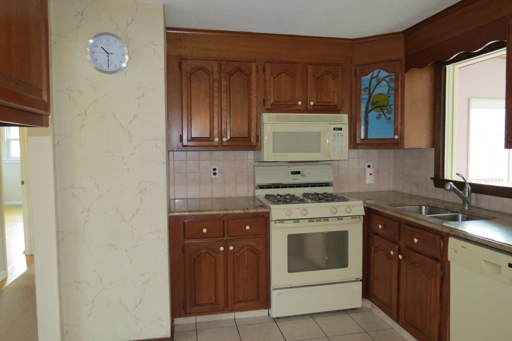 7 Carriage Road North Billerica, MA 01862 - Photo 12 of 32 Gallery Image 12