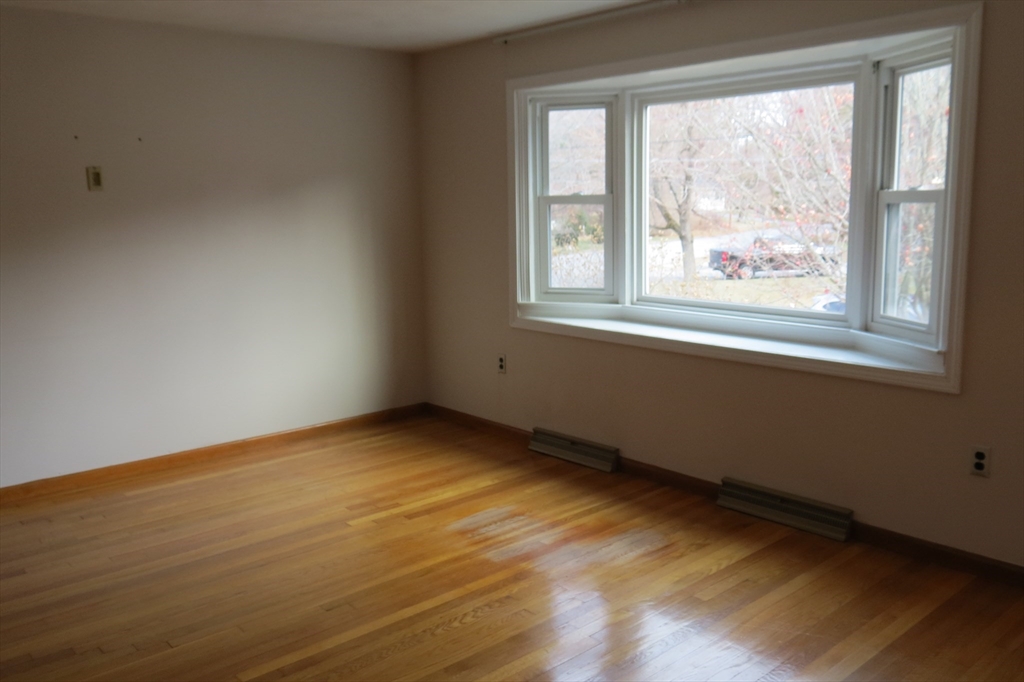 7 Carriage Road North Billerica, MA 01862 - Photo 13 of 32 Gallery Image 13