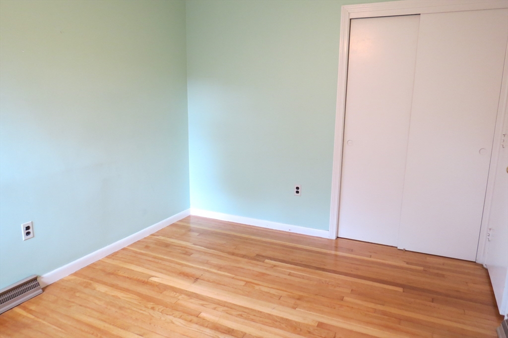 7 Carriage Road North Billerica, MA 01862 - Photo 8 of 32 Gallery Image 8