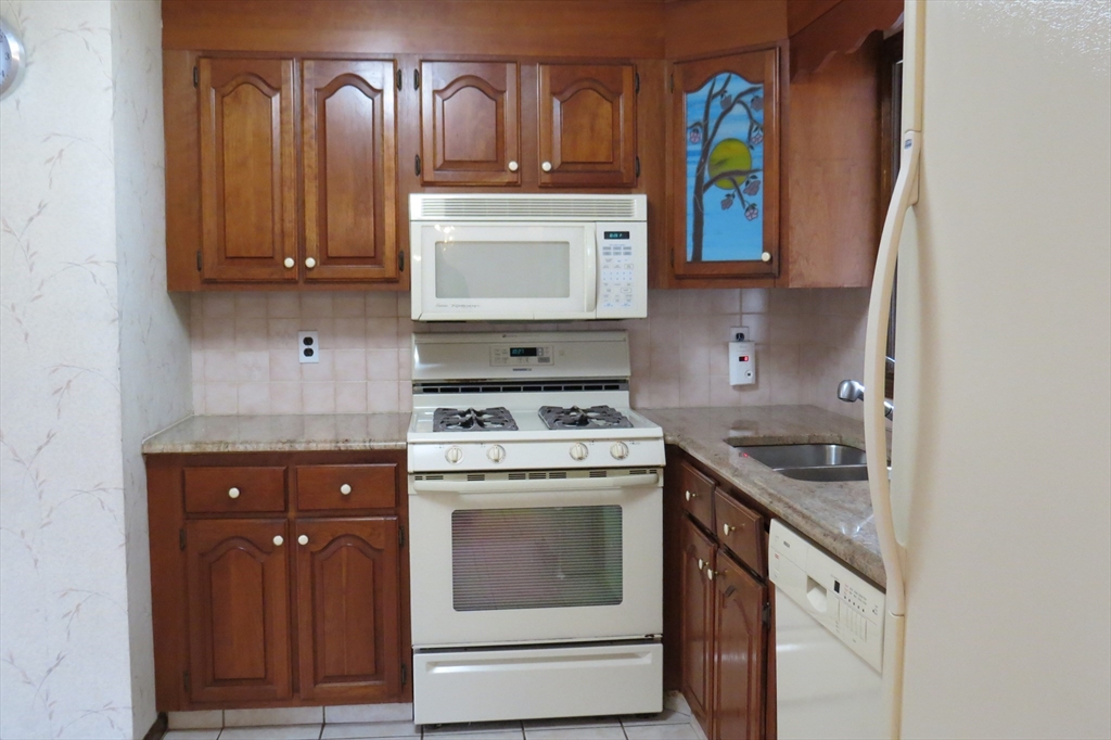 7 Carriage Road North Billerica, MA 01862 - Photo 9 of 32 Gallery Image 9