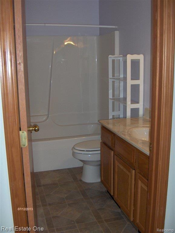 13774 12 Mile Road South Lyon, MI 48178 - Photo 27 of 35 OTHER BATH IN UPPER LEVEL