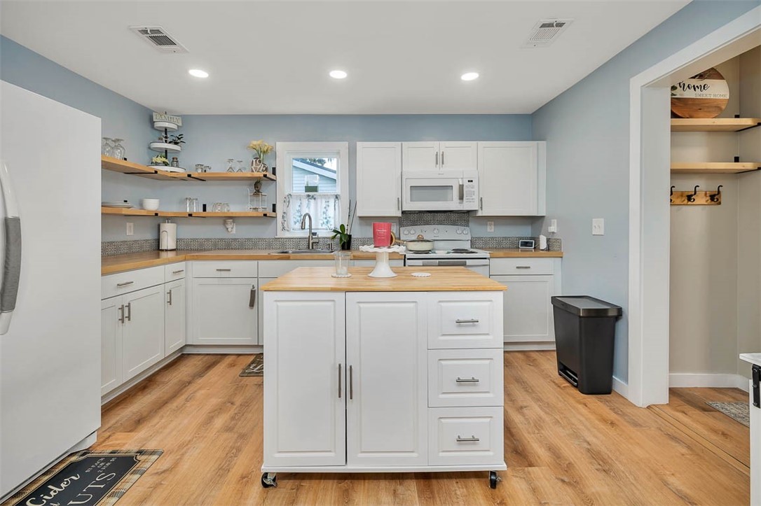 2329 Reynolds Street Brunswick, GA 31520 - Photo 8 of 30