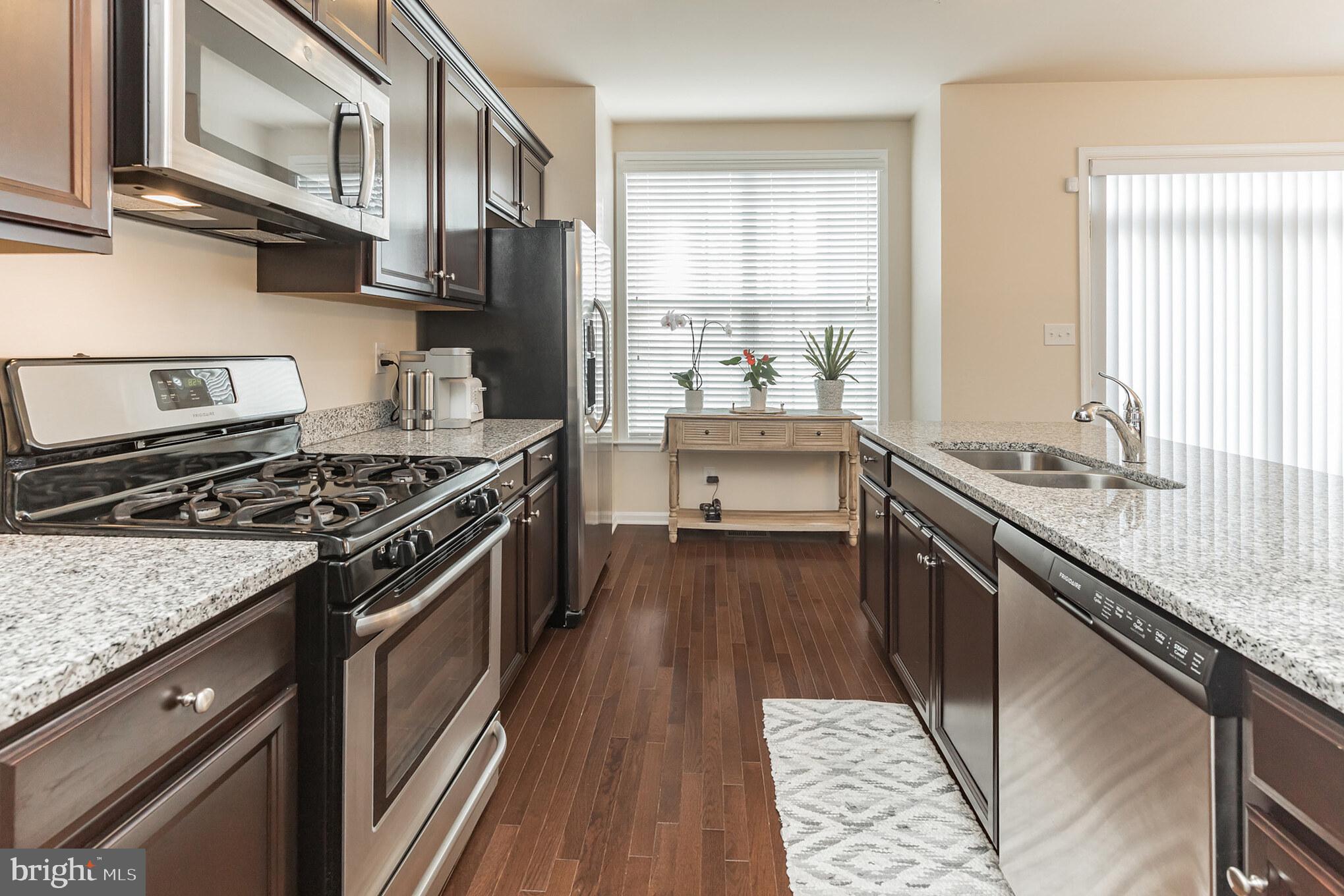 9520 Smithview Place Glenarden, MD 20706 - Photo 11 of 33 alternate view 2 of kitchen; gas stove