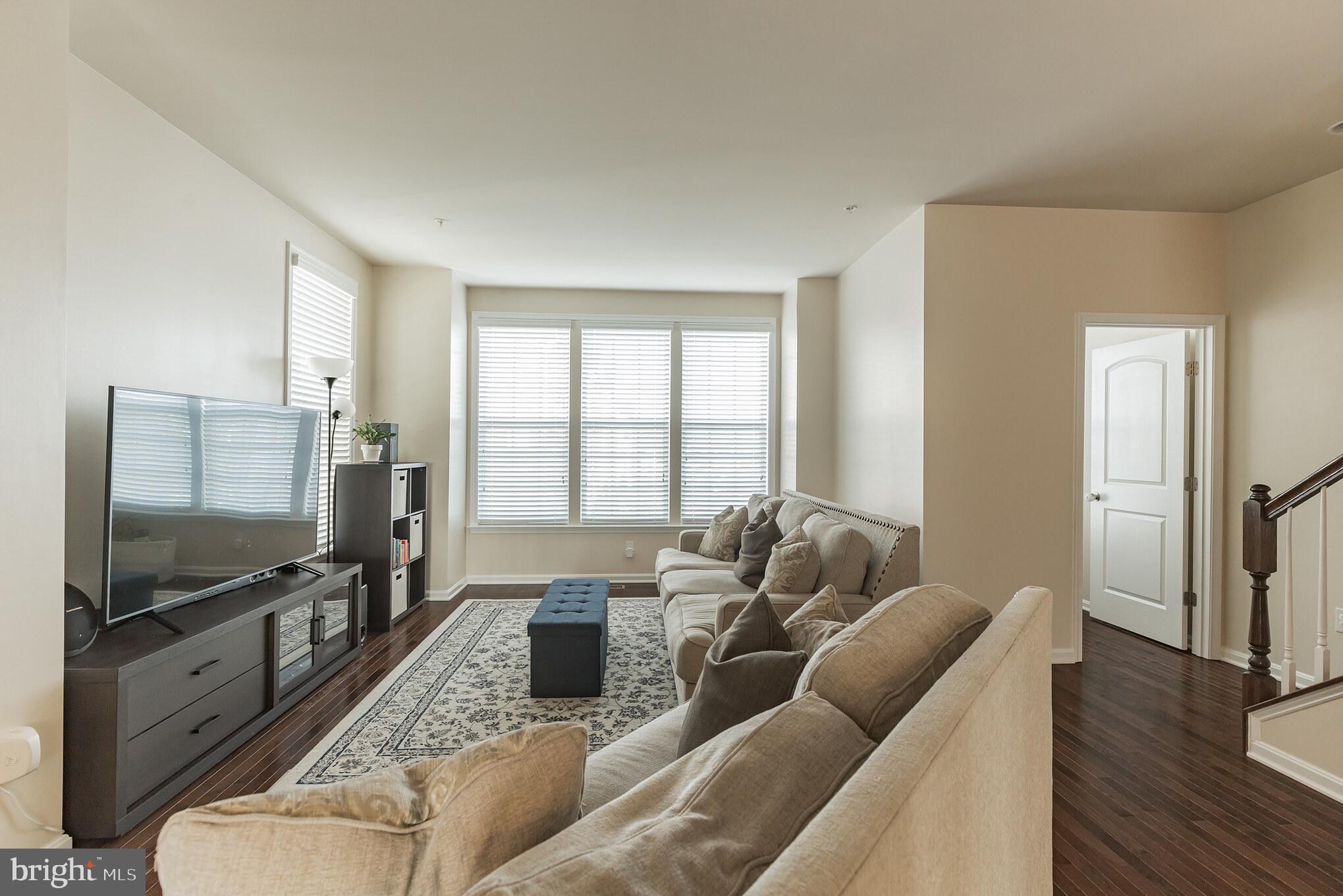 9520 Smithview Place Glenarden, MD 20706 - Photo 15 of 33 plenty of wall space in living room