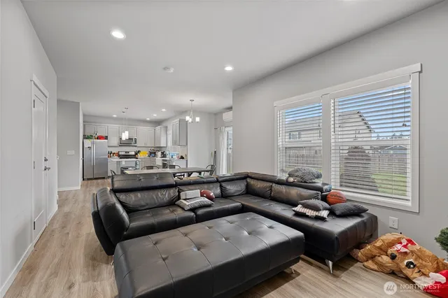 $629,000 | 1400 East Whidbey Avenue, Oak Harbor, WA 98277