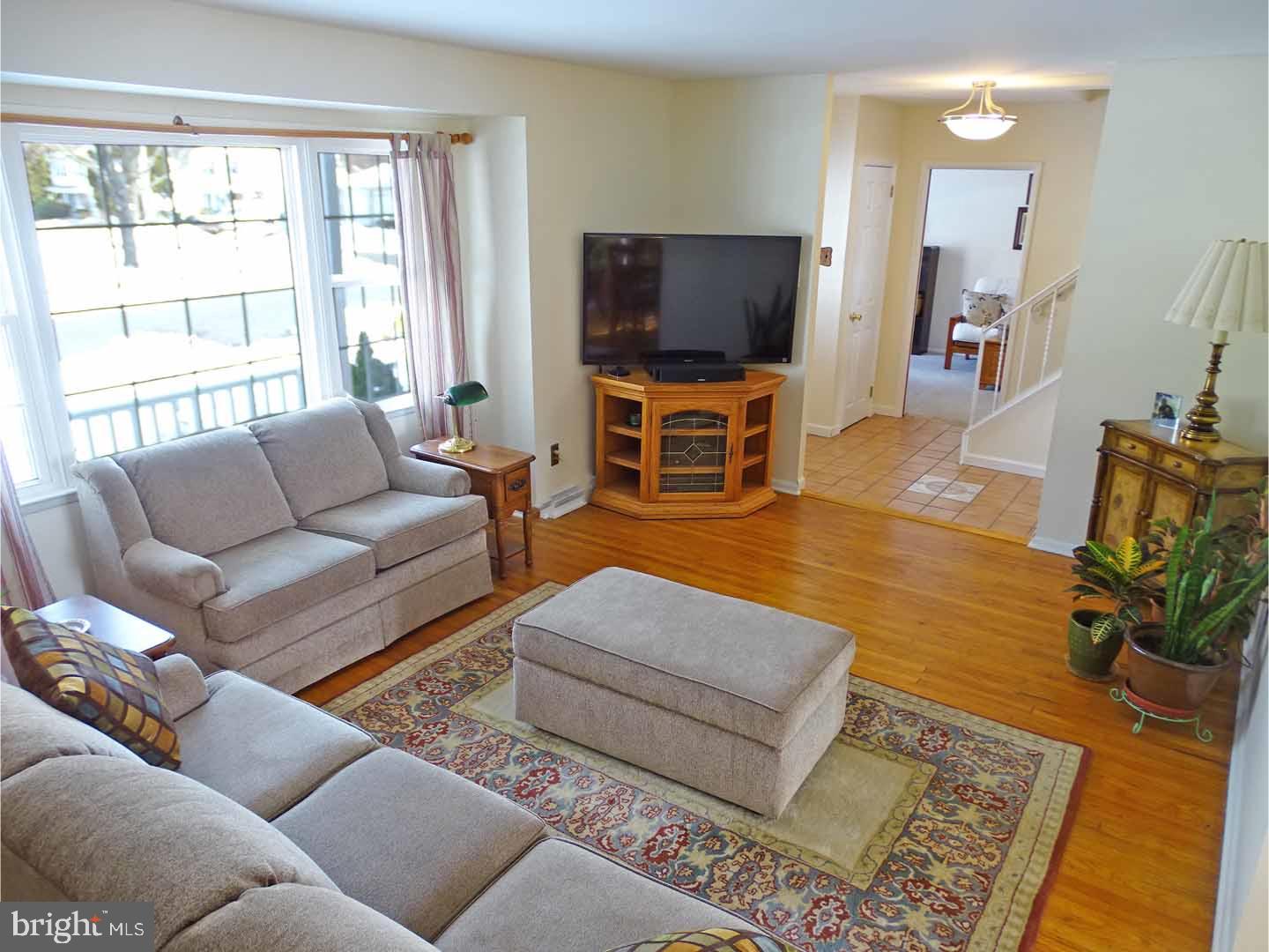 512 Kavanaugh Road Fairless Hills, PA 19030 - Photo 2 of 24 Living Room