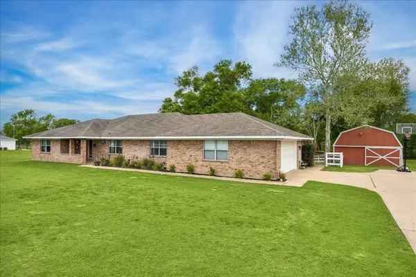 $459,000 | 2919 Center Hill Circle, Bellville, TX 77418
