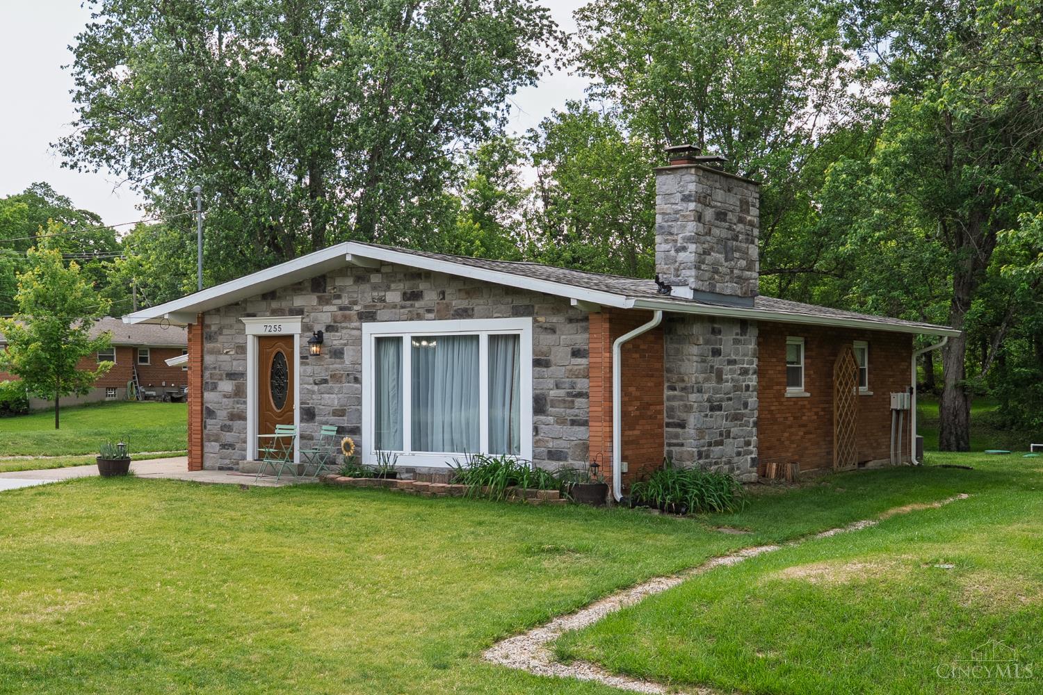 7255 Bridges Road Cincinnati, OH 45230 - Photo 2 of 31