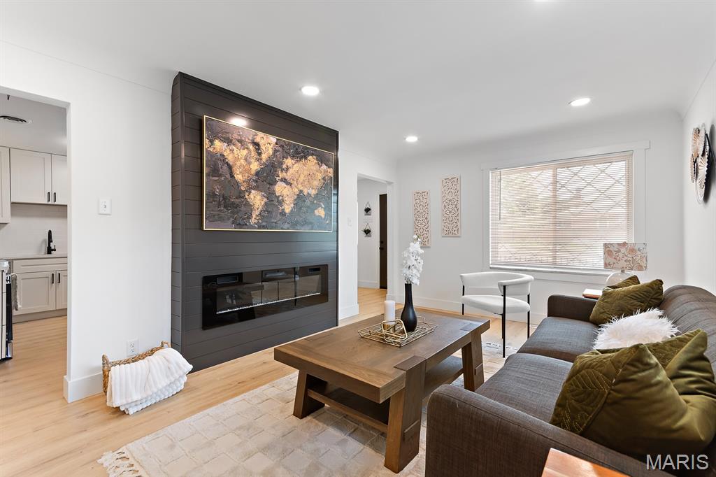 8533 MacKenzie Road St. Louis, MO 63123 - Photo 2 of 19 Gallery Image 2