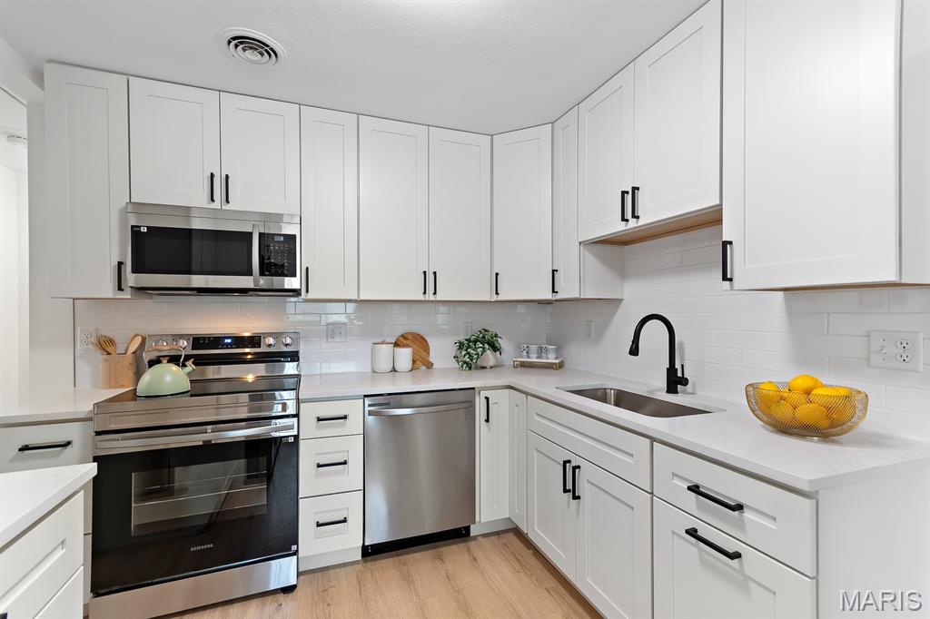 8533 MacKenzie Road St. Louis, MO 63123 - Photo 6 of 19 Gallery Image 6