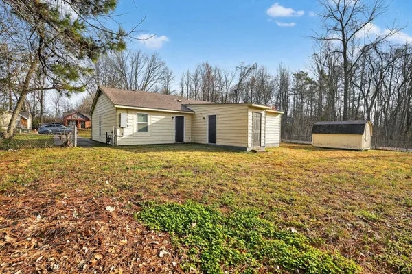 a view of a house with a yard