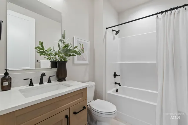 $999,900 | 8410 West Graye Street, Meridian, ID 83646