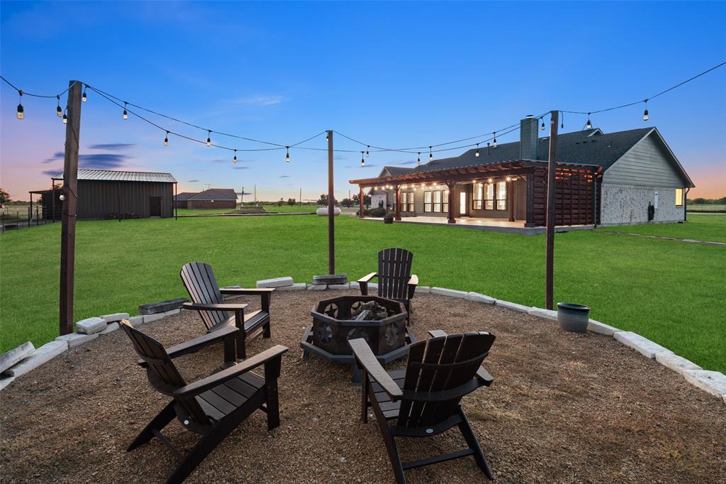 1019 Vaughan Lane Tioga, TX 76271 - Photo 4 of 40
