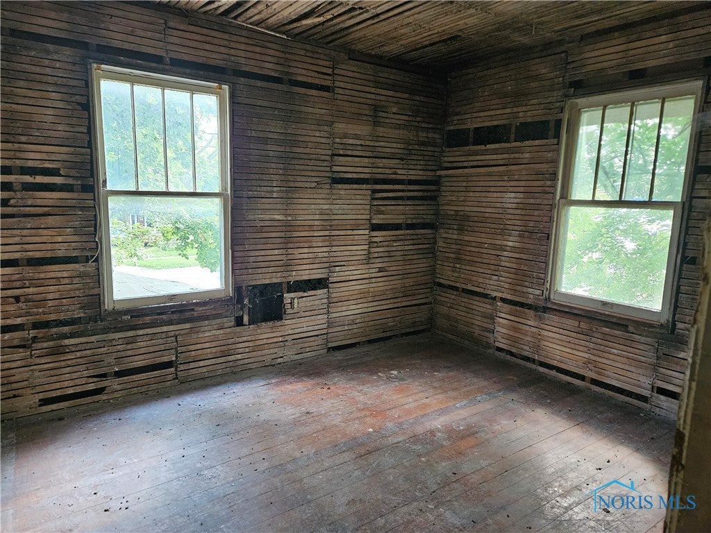 2414 West Alexis Road Toledo, OH 43613 - Photo 8 of 14 Bedroom