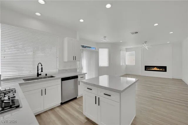 $3,000 | 9205 Spruce Mountain Way, Las Vegas, NV 89134