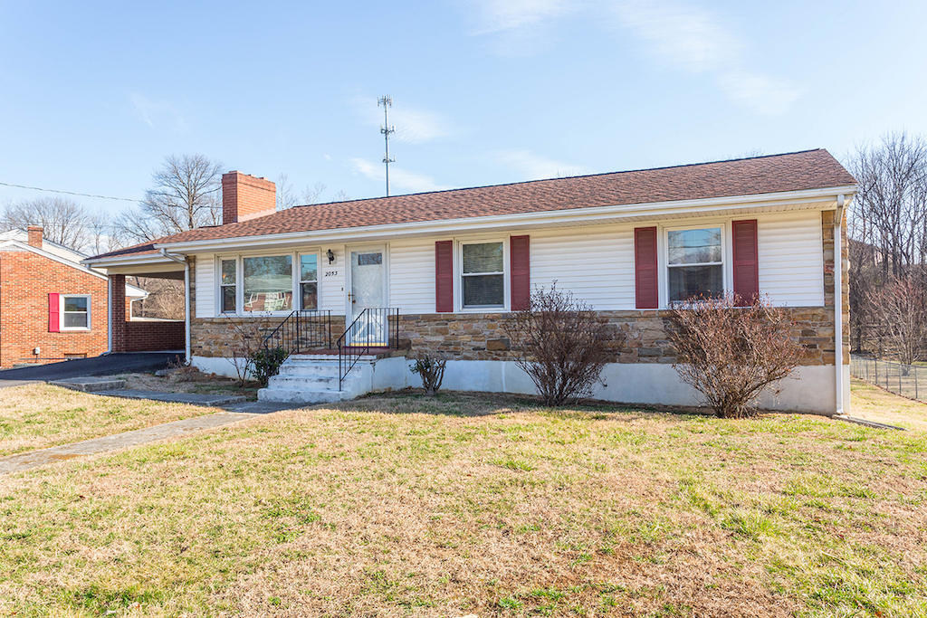 2053 Meadowbrook Road Northwest Roanoke, VA 24017 - Photo 2 of 32 DGA_5534