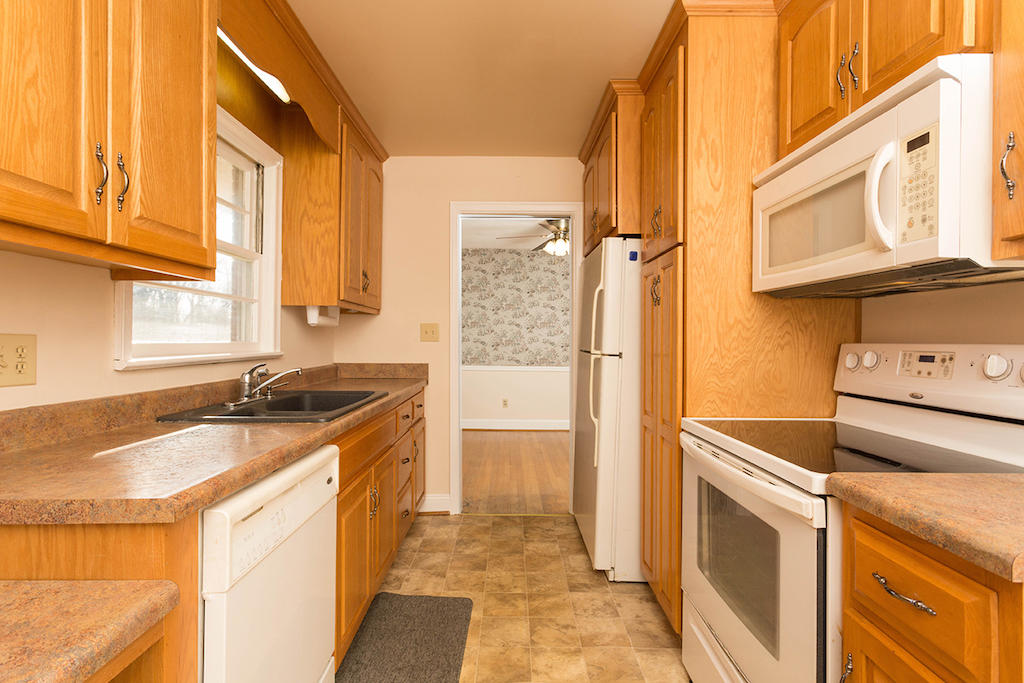 2053 Meadowbrook Road Northwest Roanoke, VA 24017 - Photo 11 of 32 DGA_5541