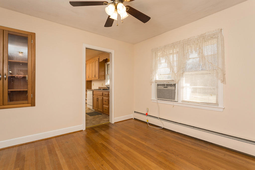 2053 Meadowbrook Road Northwest Roanoke, VA 24017 - Photo 13 of 32 DGA_5543