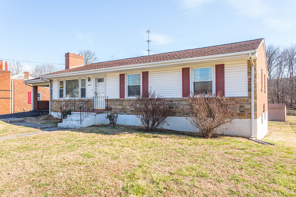 2053 Meadowbrook Road Northwest Roanoke, VA 24017 - Photo 3 of 32 DGA_5535