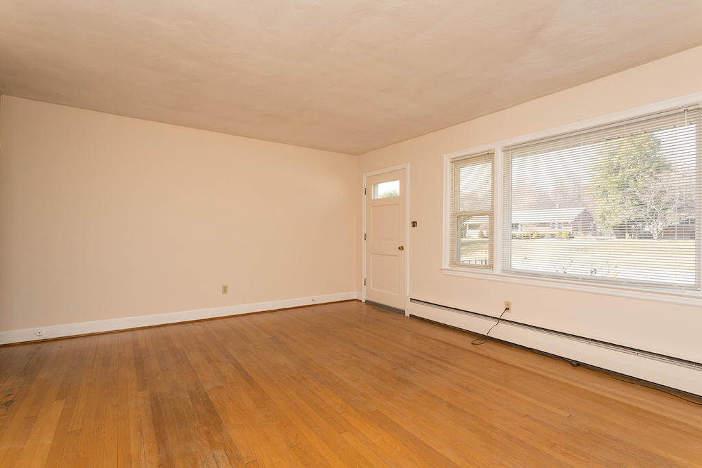 2053 Meadowbrook Road Northwest Roanoke, VA 24017 - Photo 6 of 32 DGA_5536