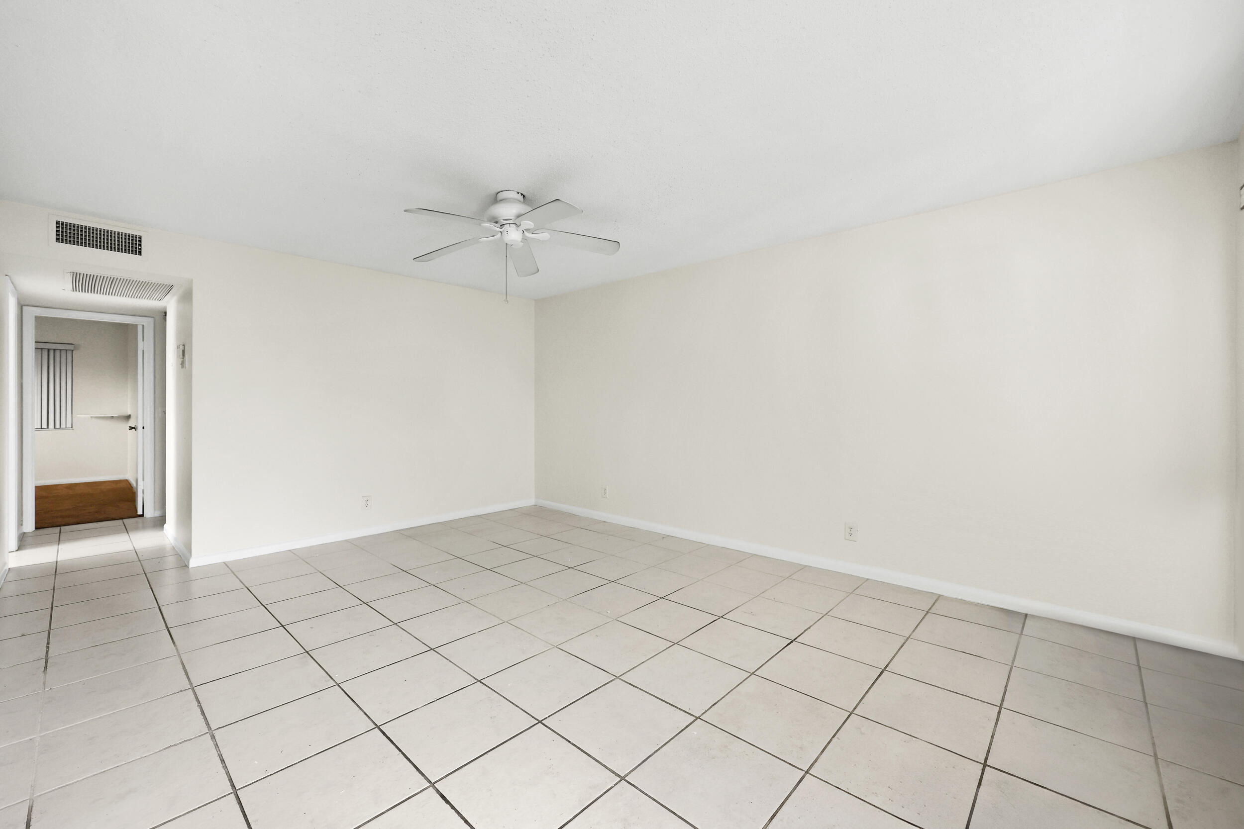392 Markham R Deerfield Beach, FL 33442 - Photo 7 of 30 4_453a7389