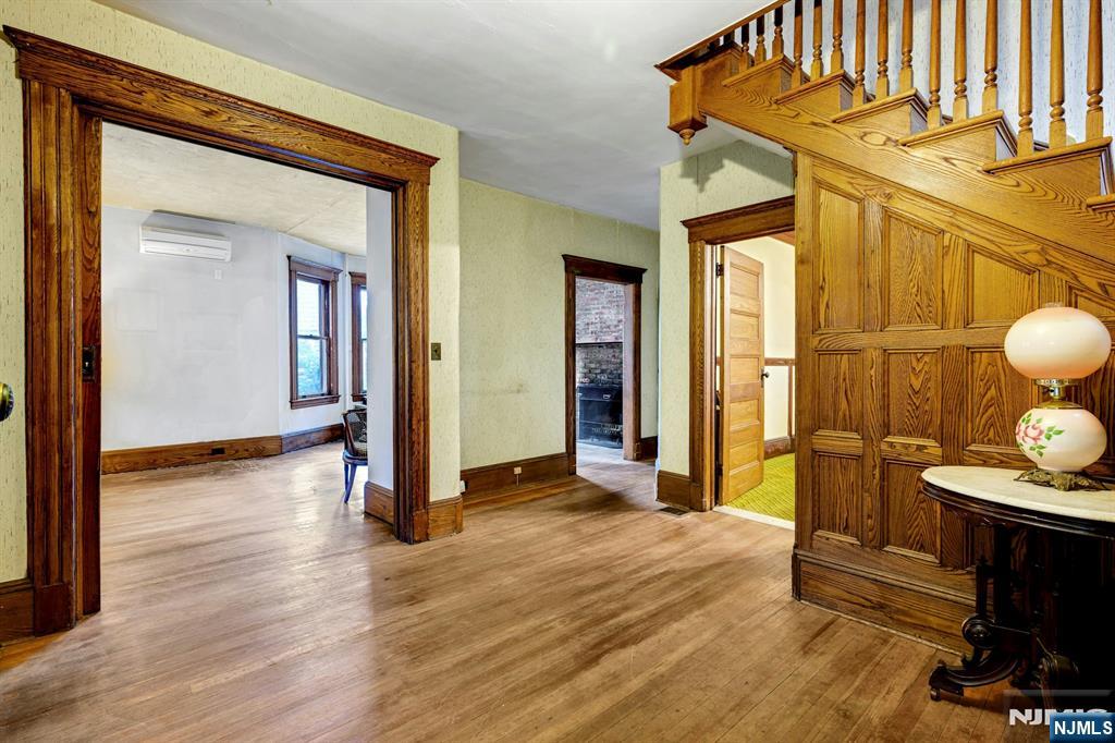 176 Mountain Way Rutherford, NJ 07070 - Photo 6 of 28