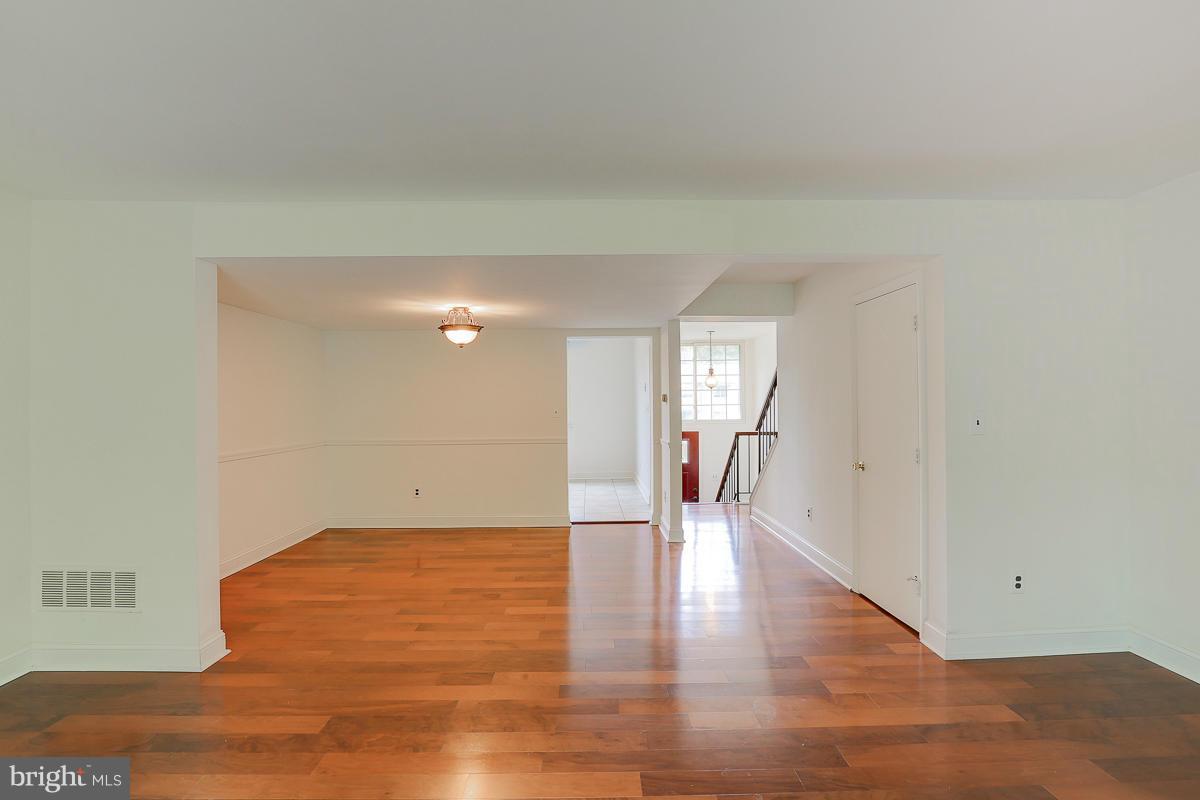9234 Bellbeck Road Baltimore, MD 21234 - Photo 14 of 30 Living Room