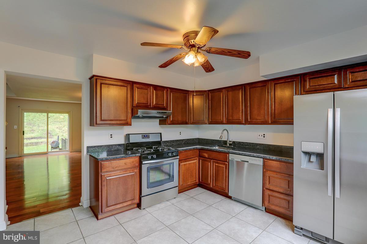 9234 Bellbeck Road Baltimore, MD 21234 - Photo 7 of 30 Kitchen