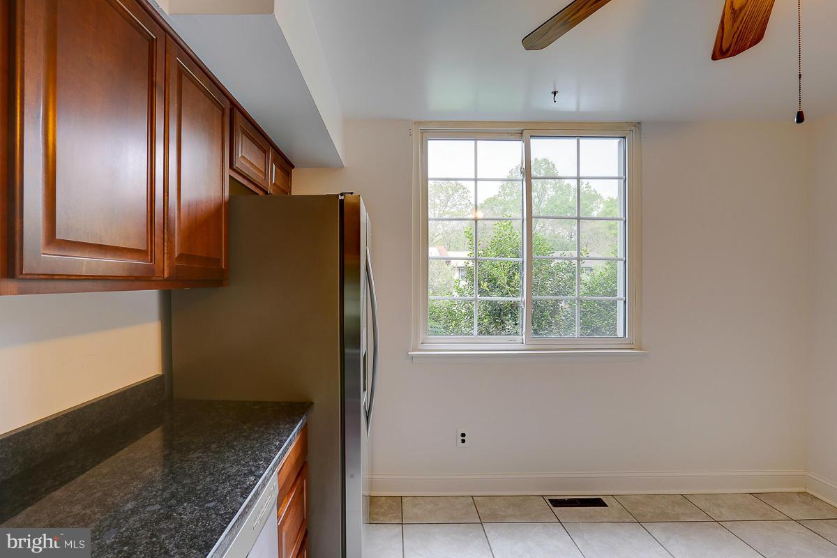 9234 Bellbeck Road Baltimore, MD 21234 - Photo 9 of 30 Kitchen