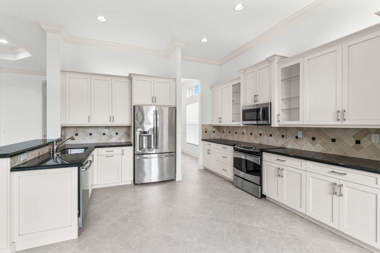 9039 Ribbons Ridge Point Boynton Beach, FL 33473 - Photo 3 of 51 Kitchen