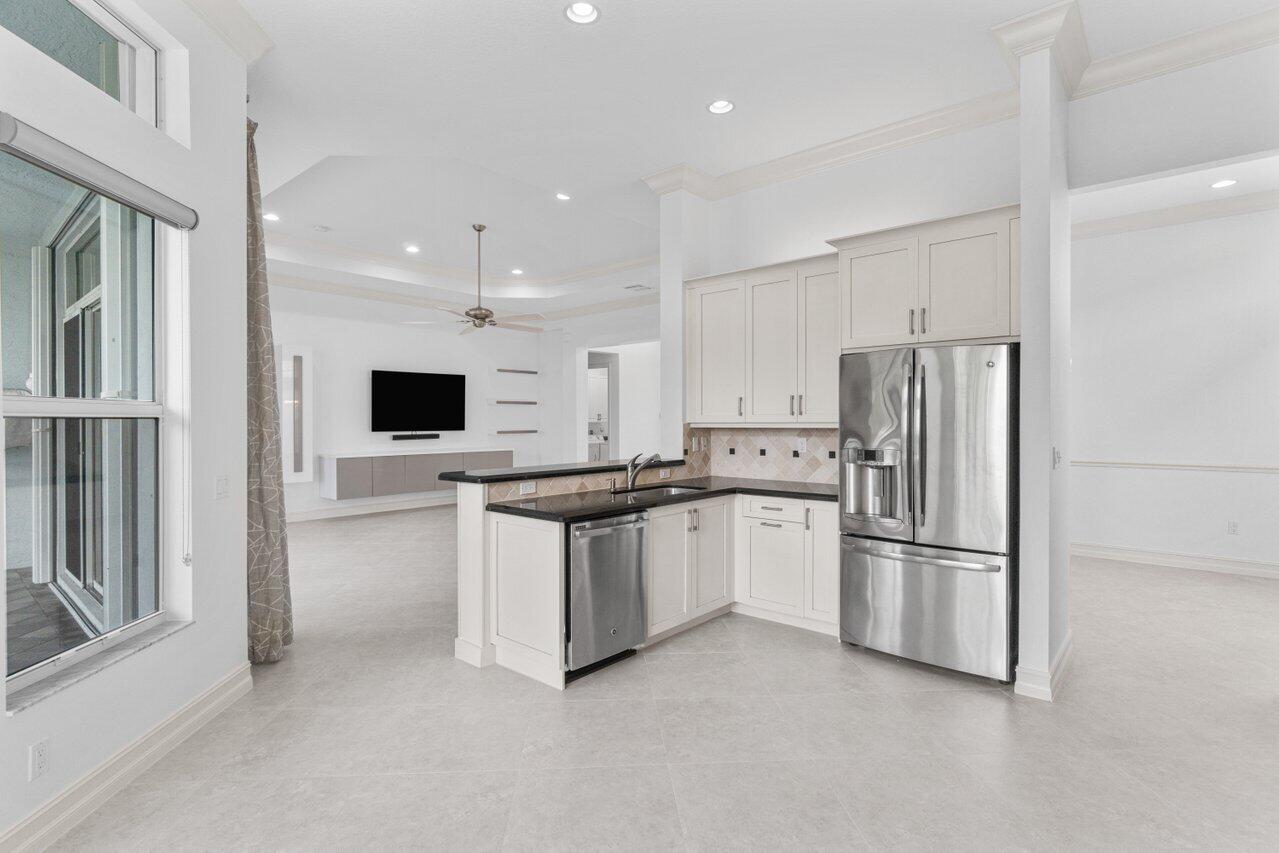 9039 Ribbons Ridge Point Boynton Beach, FL 33473 - Photo 9 of 51 Kitchen