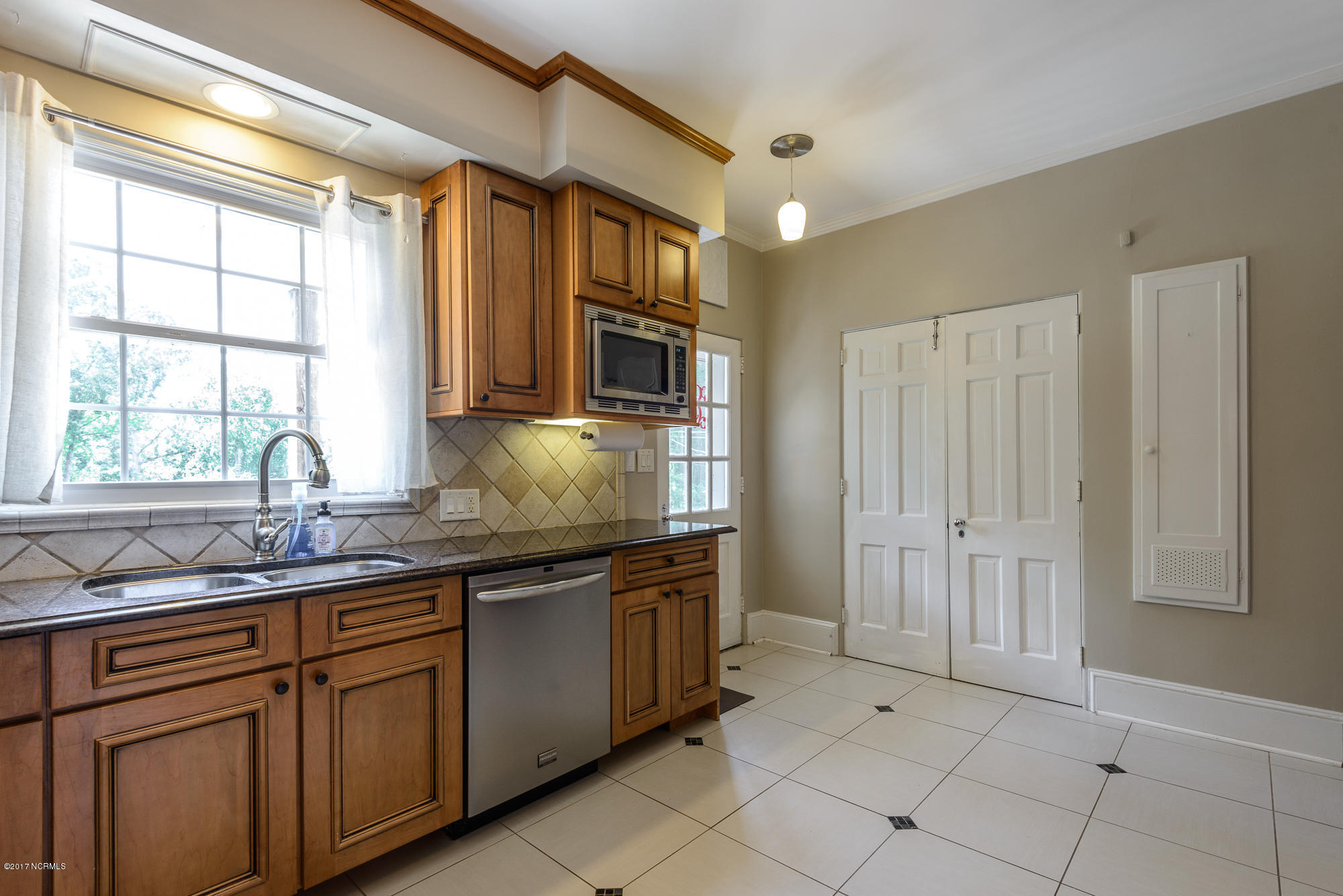 1100 West Rock Spring Road Greenville, NC 27858 - Photo 18 of 51 1100_Rock_Spring-34