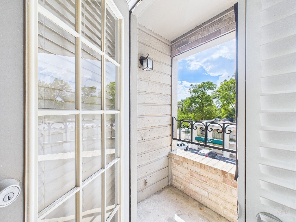 2216 San Gabriel Street, Unit 305 Austin, TX 78705 - Photo 11 of 38 a view of entry way