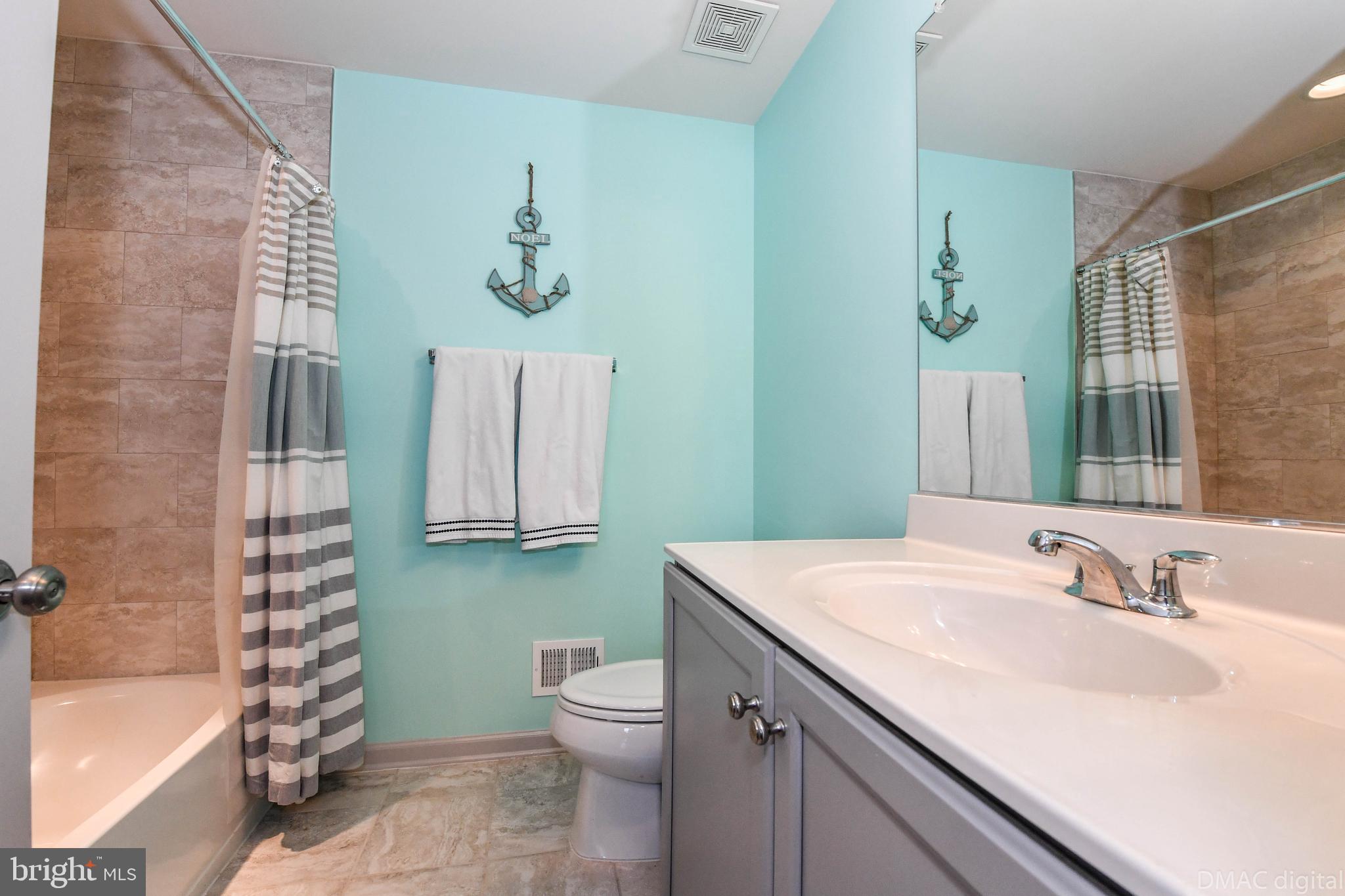6860 East Shavano Road New Market, MD 21774 - Photo 32 of 45 Upper full bathroom.