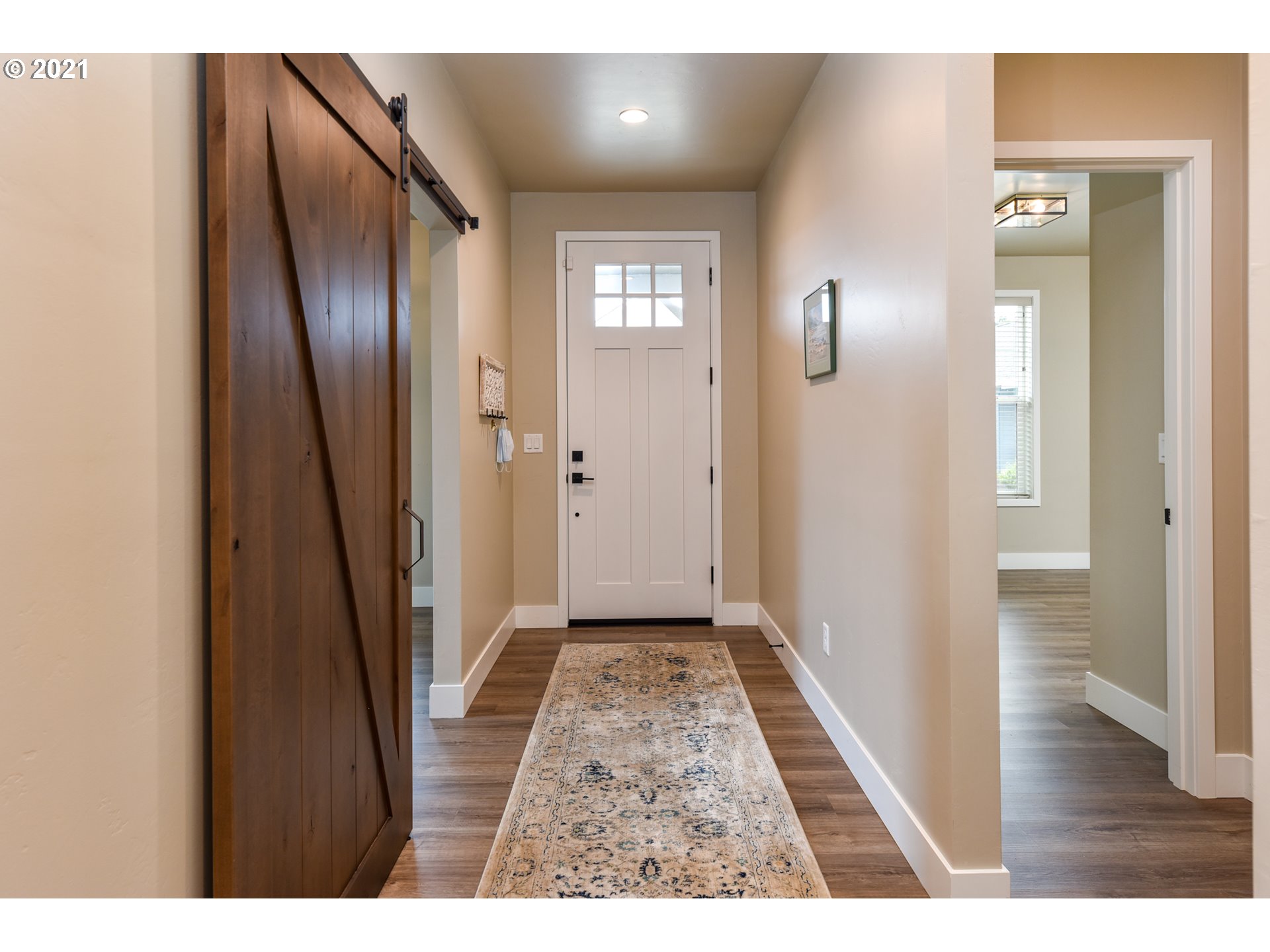 978 South 47th Street Springfield, OR 97478 - Photo 8 of 32 a view interior of the house