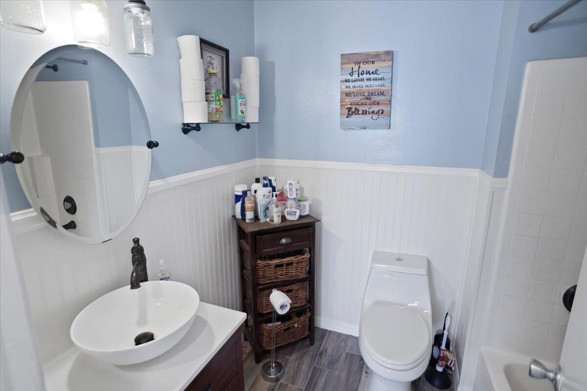112 Horizon Road Palmdale, CA 93550 - Photo 11 of 14 11-Bathroom 2