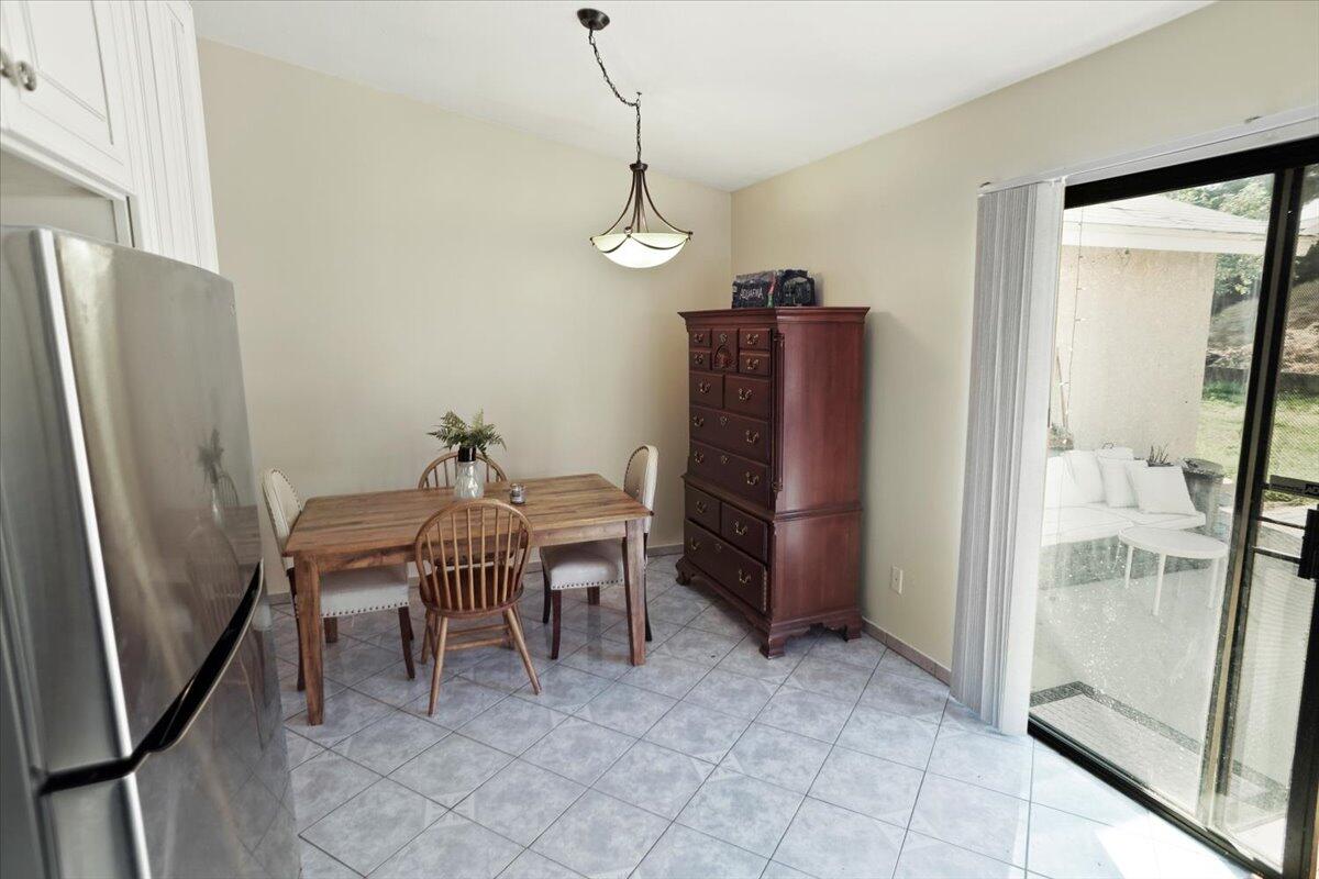 112 Horizon Road Palmdale, CA 93550 - Photo 6 of 14 05-Kitchen to Dining